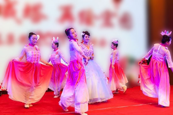 L:\企劃內(nèi)容整理\曠遠(yuǎn)歷年照片（附稿件）對內(nèi)照片（活動、培訓(xùn)、事件）\2019年9��?��?9日半年度\20170125095699939993-.jpg